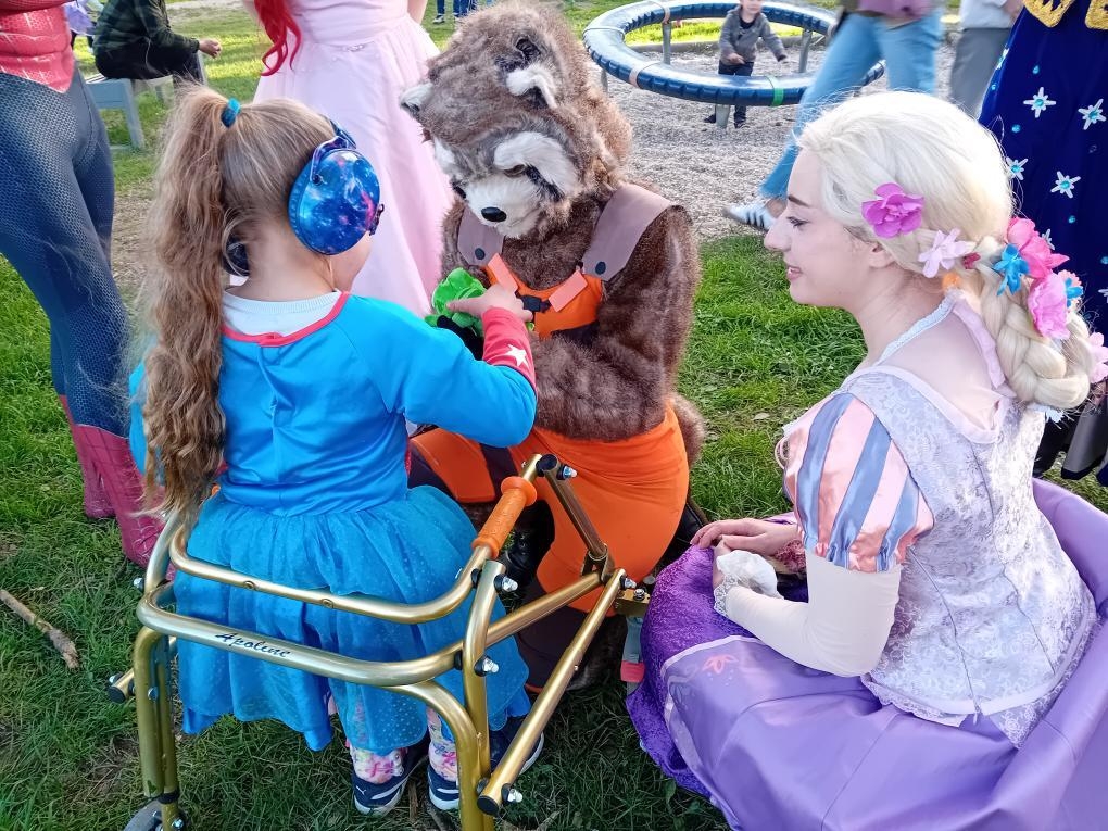 Cosplayeurs de l’association Heroes Academy lors d’une animation pour un enfant malade, en situation de handicap Salleboeuf, Gironde
